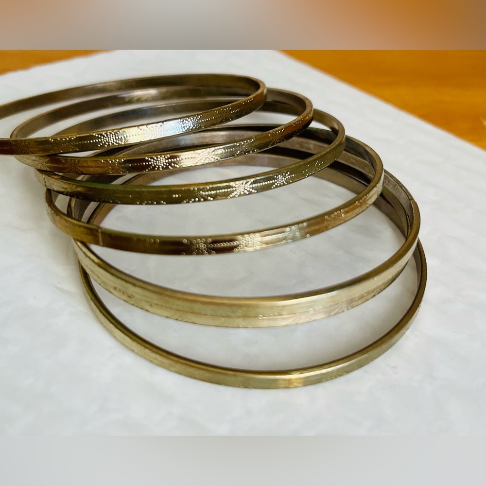 Chic Gold-toned Bangle Set